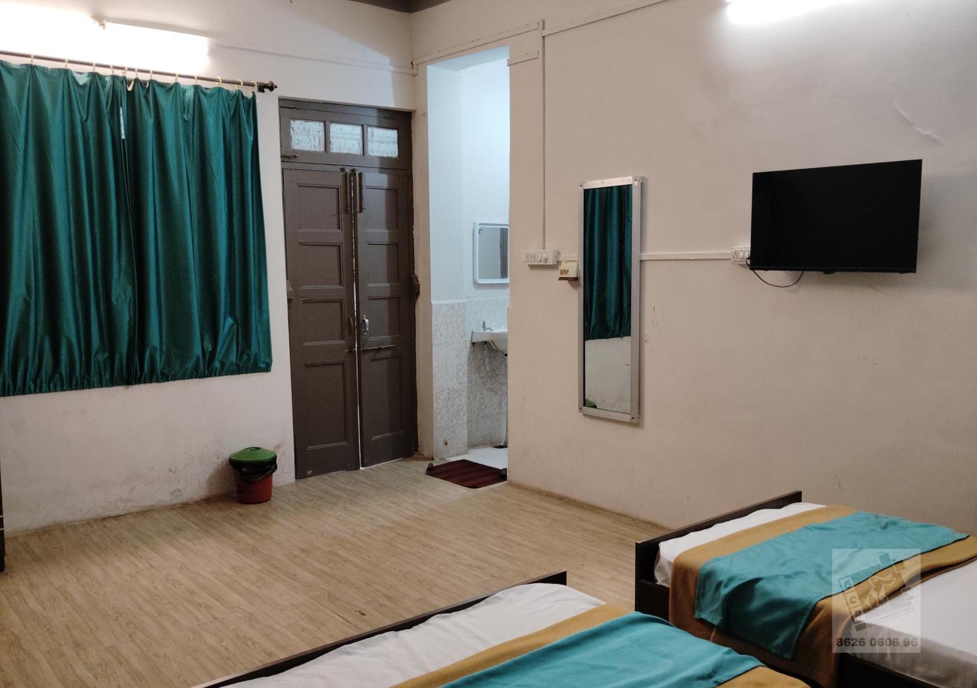 6 Cr Hotel Natraj Railway Station Aurangabad  Bagian luar foto